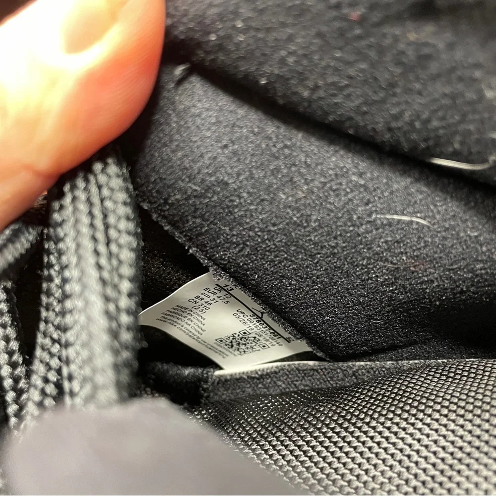 Nike Air Jordan 11 Retro “Bred/Playoff” 2023 - Picture 7 of 8